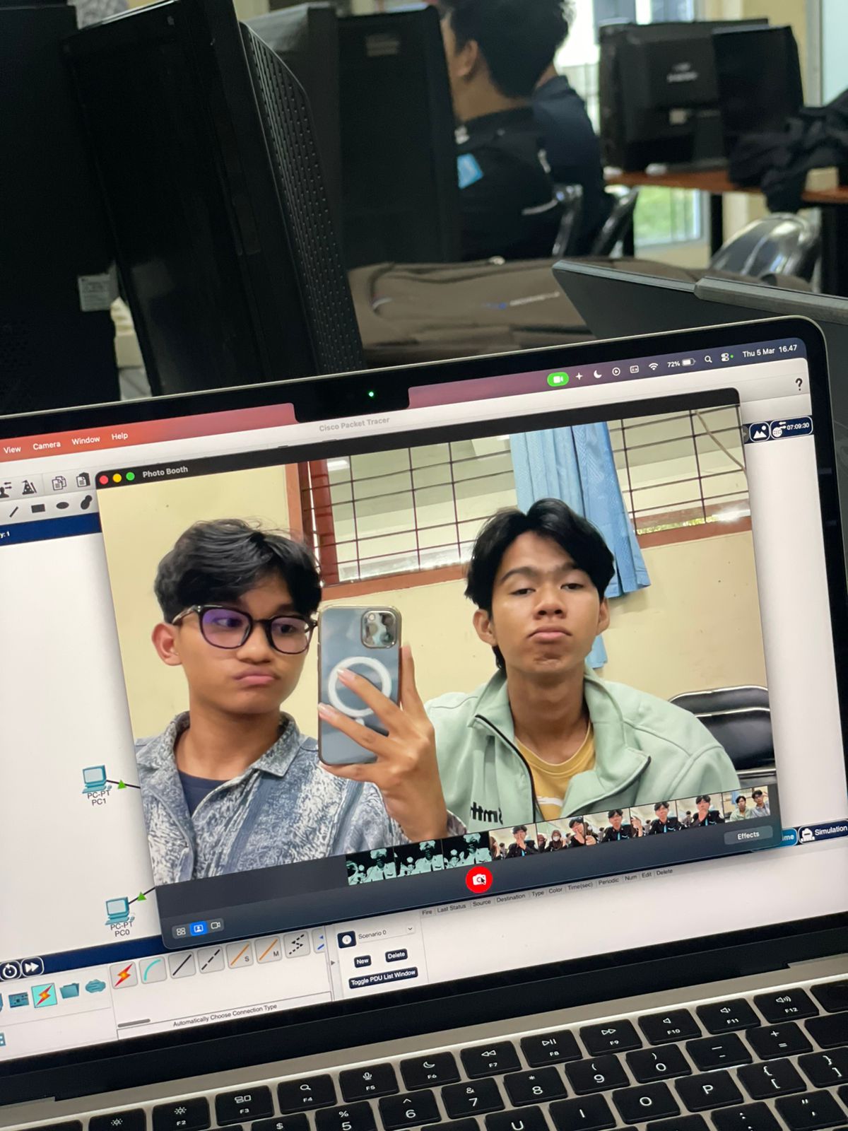 dua mahasiswa it dibalik smellgood